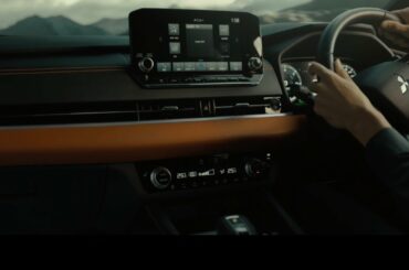 アウトランダーPHEV「電動の自由（インテリア）」篇 15秒