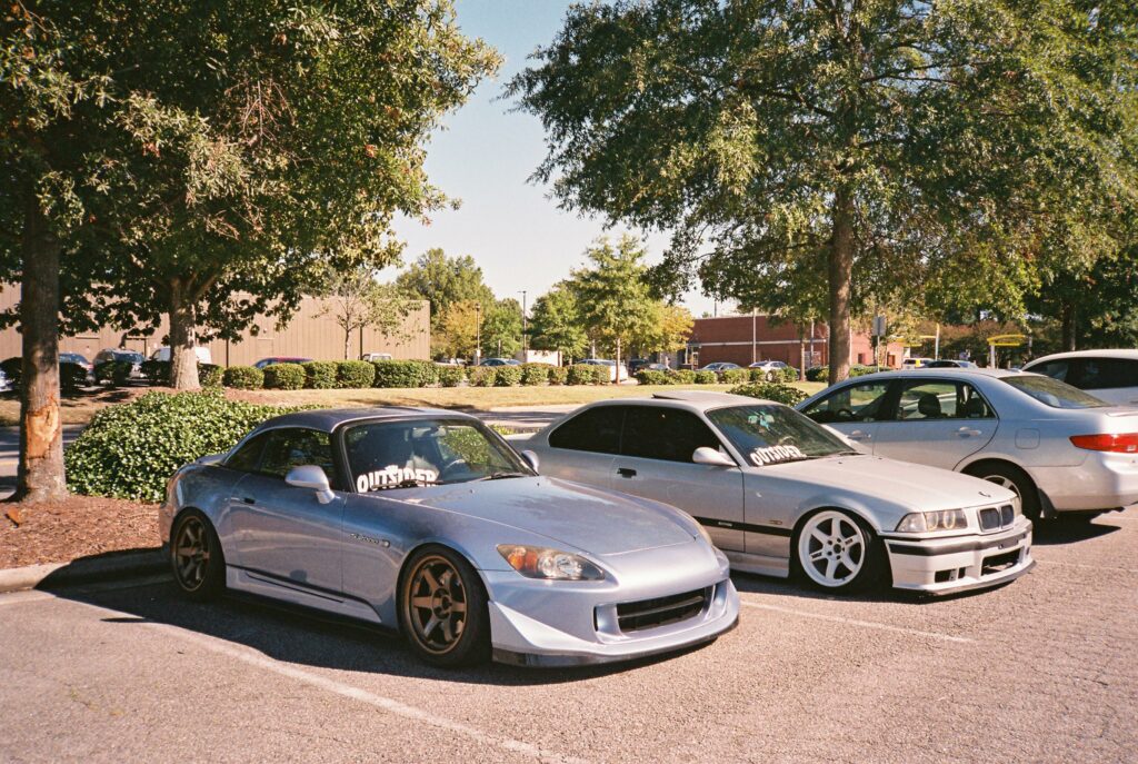 S2000 & E36 on og te37. Taken on 35mm film. (Olympus XA / Fujifilm Superia X-TRA 400)