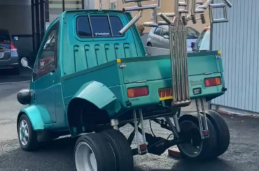 Modified Daihatsu Midget II with a bosozoku exhaust