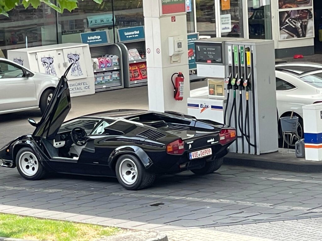 [Lamborghini Countach LP5000 QV]