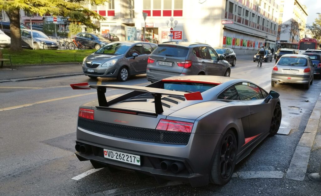 [Lamborghini Gallardo] Never seen such a wing on these !