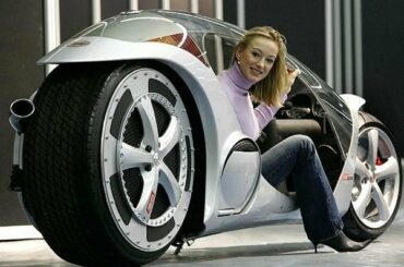 The Monotracer. A closed cabin with a 150hp Yamaha engine squeezed inside the rear wheel.