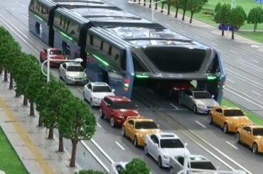 Elevated bus straddles above road traffic (2016)