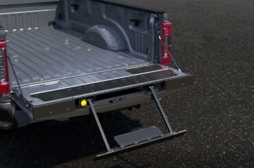 Ford Super Duty® Integrated Tailgate Step