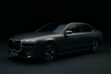 The new i7 x Swarovski | BMW Crystal Headlights Iconic Glow