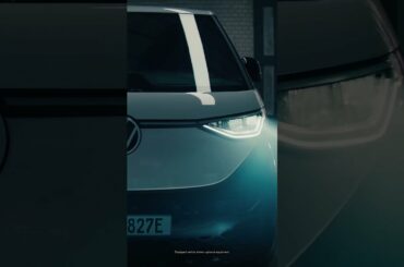 Ewan McGregor meets his new friend, the ID. Buzz Cargo -it's not just the car that has to smile. 😝