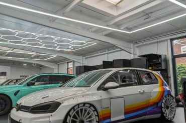 Take a VW Golf 7, a VW R32 engine with a Garrett GT47 turbo, Audi A4 front subframe, rear pushrod suspension, a widebody kit and you have this - The 1350hp VW Super Golf.