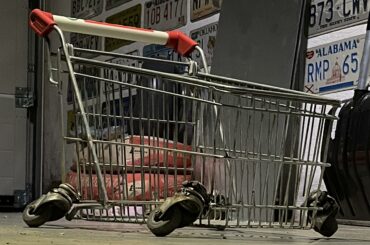 Recently slammed and cambered my shopping cart 🤗😂