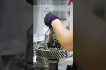 The assembly process of the reducer differential case for the Renault Megane E-Tech 100% electric⚙️