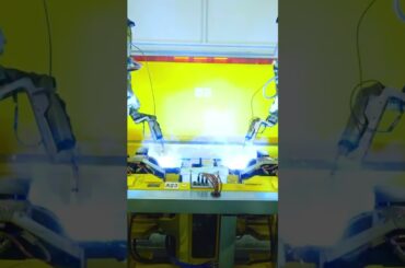 The mesmerizing welding work on the all-new Renault Mégane #ETech Electric 👩‍🏭 #Shorts