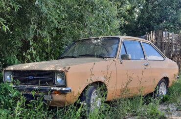 Abandoned Ford Escort mk2