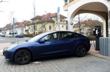 German auto association sees 2023 electric passenger car output up 50%