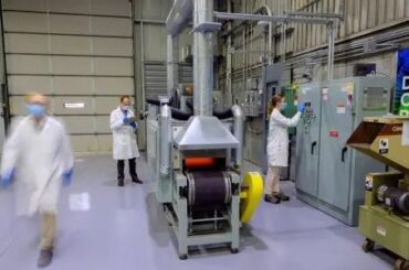 Scientists hail new solid electrolyte lithium-air battery with 4 times the energy density of lithium-ion: the new battery could power an EV for more than a thousand miles (1600 km)