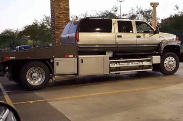 Since someone posted the explorer gigatruck, I figured it's time to repost the suburban super gigatruck