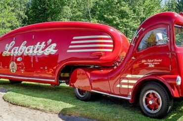 1937-1947 Labatt's Streamliner Delivery Truck