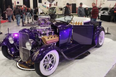 Beautiful little hot rod with vintage hemi