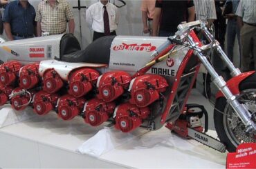 The Dolmette, powered by 24 chainsaw motors. 1,9 liter (116 cui), 170 PS (125 kW)
