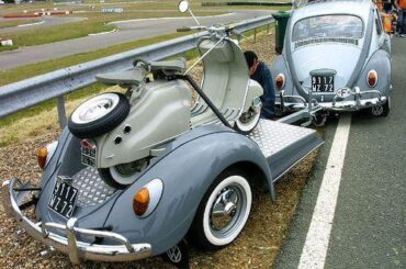 VW Bug with “twinning” trailer.