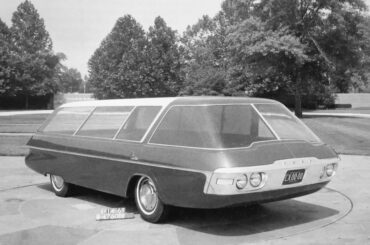 1961 Ford Unitron. Designed in the fall of 1960 in the Corporate Advanced Studio by Dean Beck, a recent graduate of the Art Center. The Unitron began as a suggestion from a Ford Division manager who believed Ford should be involved in the coming recreation vehicle market.