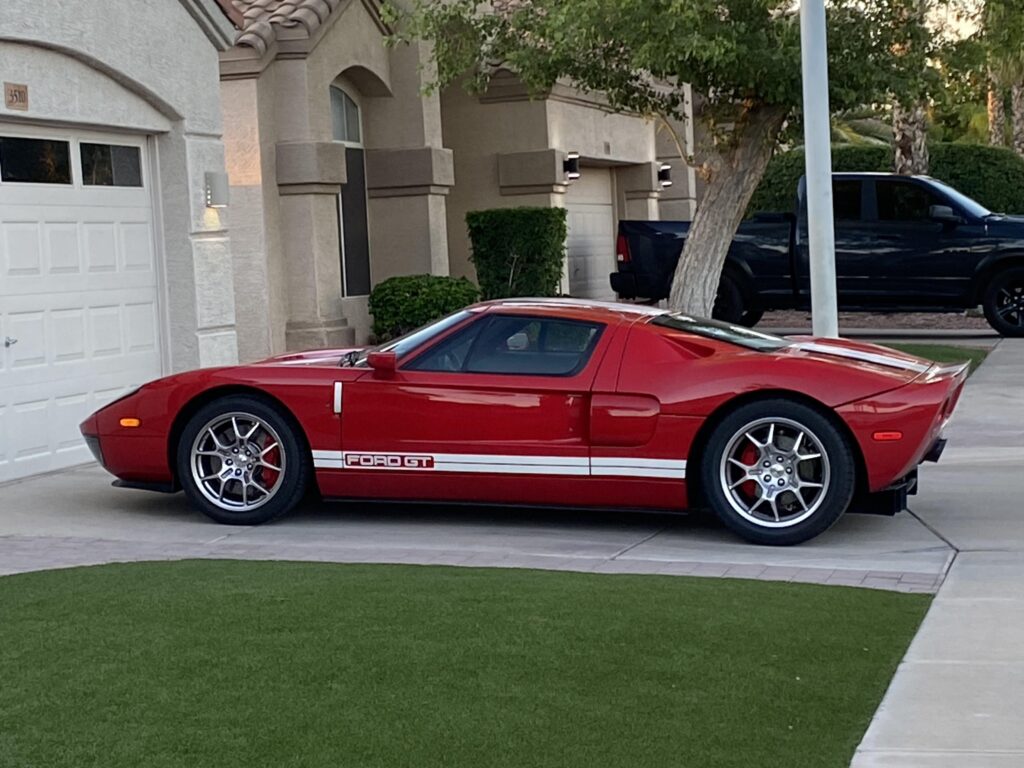 [Ford GT] next door