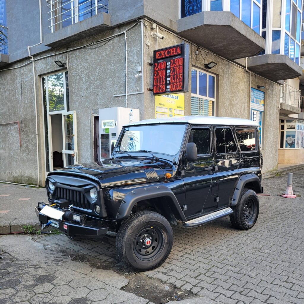 Never seen one of these in such good condition (UAZ Hunter)
