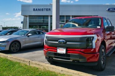 Why most car dealers still don’t have any electric vehicles (Vox article)