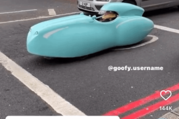 retro streamline/Art Deco-styled velomobile