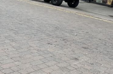 Lifted defender 90 turbo with big chunky tyres. I got backlash before about whether lifted is a mod but i’ll try again with this post