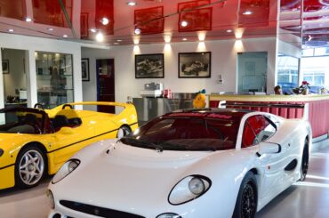 XJ200 S and F50 [4000x6016]