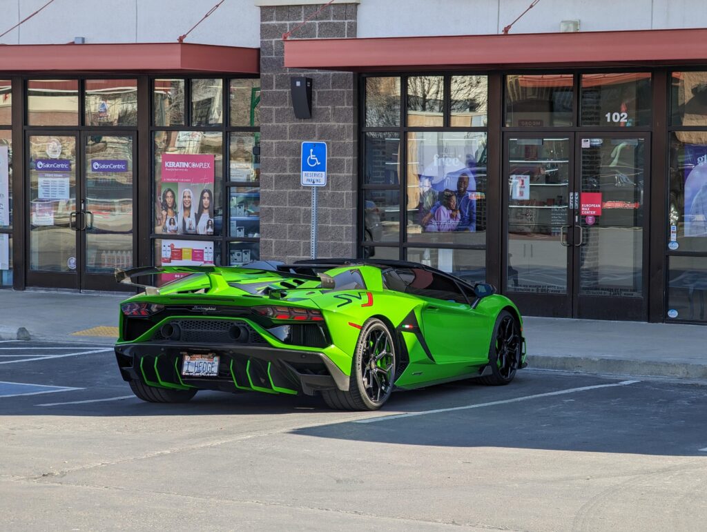 I don't know [Lamborghini, unknown model] very well, but I liked this aesthetic!