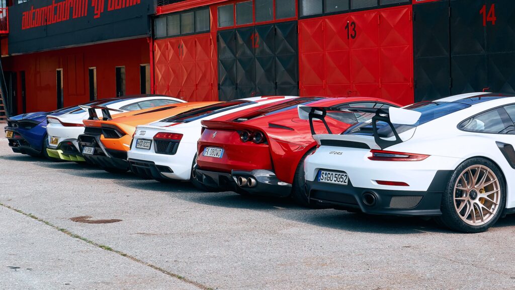 Final batch of non-hybrid supercars at the press test [2560 x 1440]