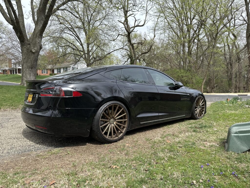 What color calipers with bronze wheels?