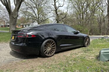 What color calipers with bronze wheels?