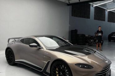 Aston Martin V12 Vantage [1169x1438]