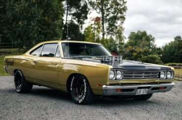 1969 Plymouth Roadrunner [1440x1440]