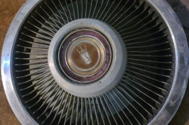 Need help identifying old hubcaps.