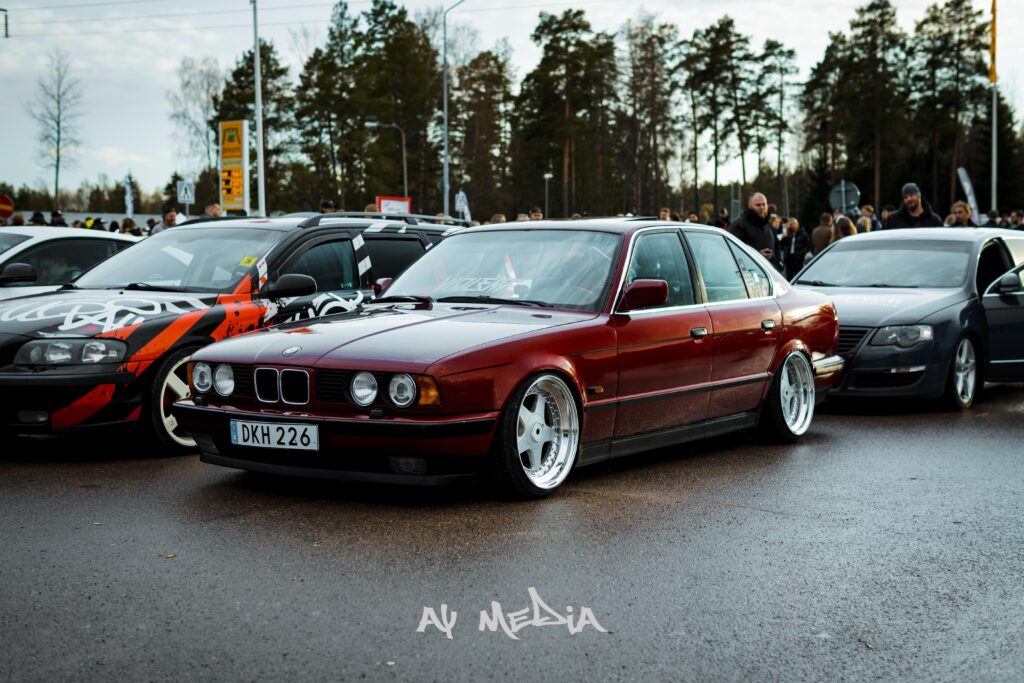 Perfectly stanced BMW E34