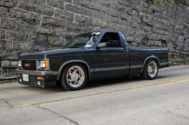 Anybody know what wheels are on this pickup truck? I’m pretty sure they’re American Racing wheels but I’m probably wrong.