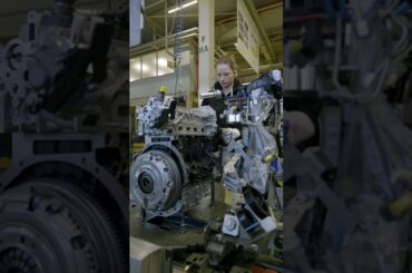 Discover the M engine assembly line at the Cléon plant! ⚙️ #Shorts