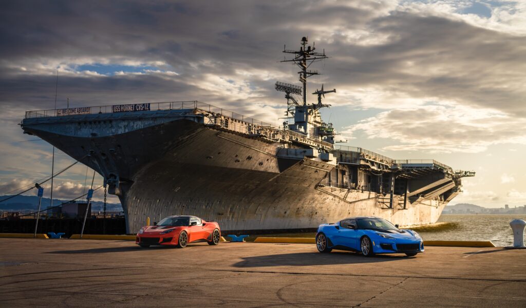 [7952x4660] A couple of Lotus Evoras in good light!