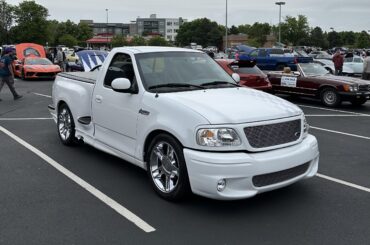 Ford F-150 SVT Lightning [2642x2990]