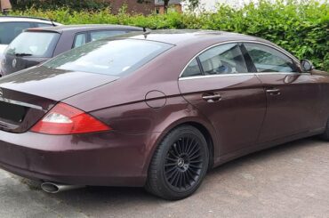 One of my dream cars, an OG MB CLS, was just randomly parking in front of me.