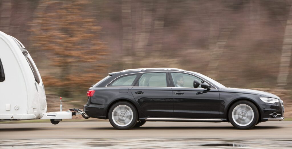 Are there any luxury estate cars with a towing capacity of over 3000kg?