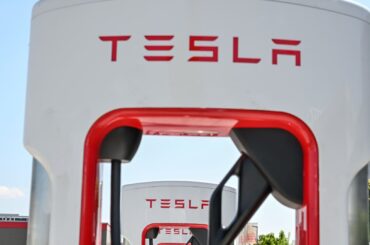 GM to use Tesla charging network and NACS