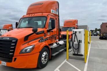 Schneider launched high-scale e-charging center for Freightliner eCascadia Class 8 near Los Angeles