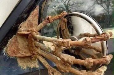 If my sideview mirror gets damaged, this is how I'm repairing it