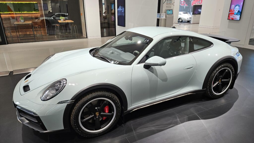 The 911 Dakar... Because Porsche is secretly jealous of Subaru [4000x2252]