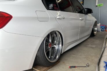 got my car back down on the ground but it’s sitting on my fuel filler neck 🤦‍♂️ but damn it looks good at this height.