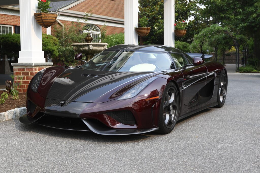 [Koenigsegg Regera] casually parked outside after dinner