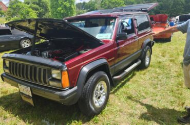The turn tables, now my dad sees MY childhood cars at car shows -89 Cherokee